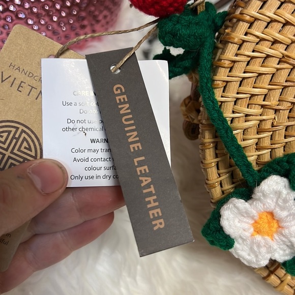 NWT Handcrafted In Vietnam Woven Rattan Genuine Leather Circle Pattern Bag NWT - Picture 3 of 7